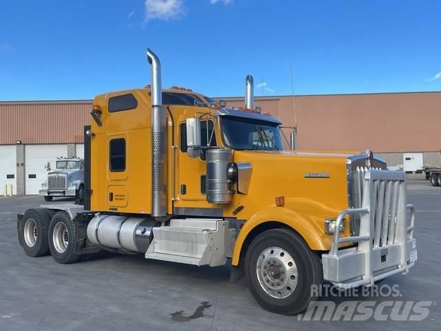 Kenworth W900L 牵引车