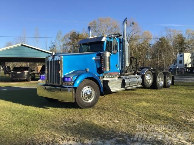 Kenworth W900L 牵引车