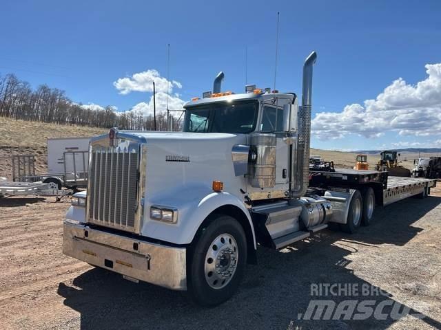 Kenworth W900L 牵引车