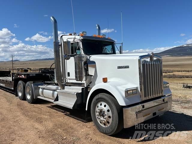 Kenworth W900L 牵引车