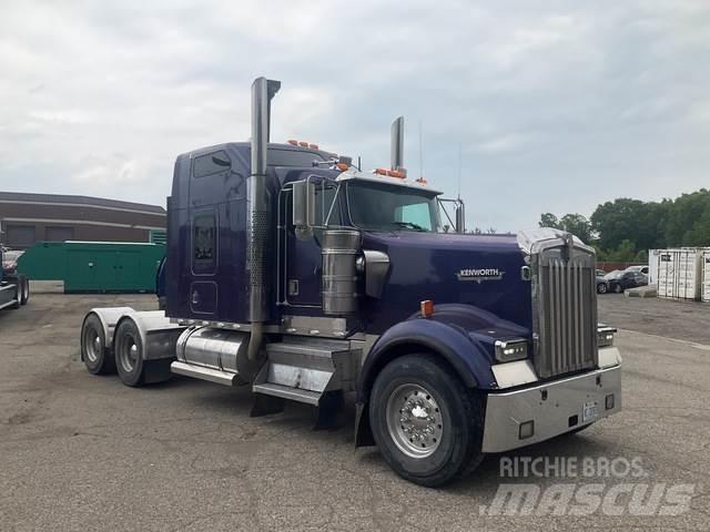 Kenworth W900L 牵引车