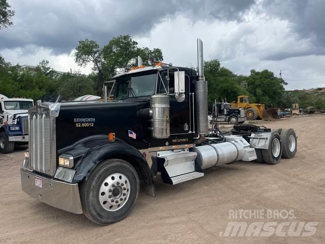 Kenworth W900L 牵引车