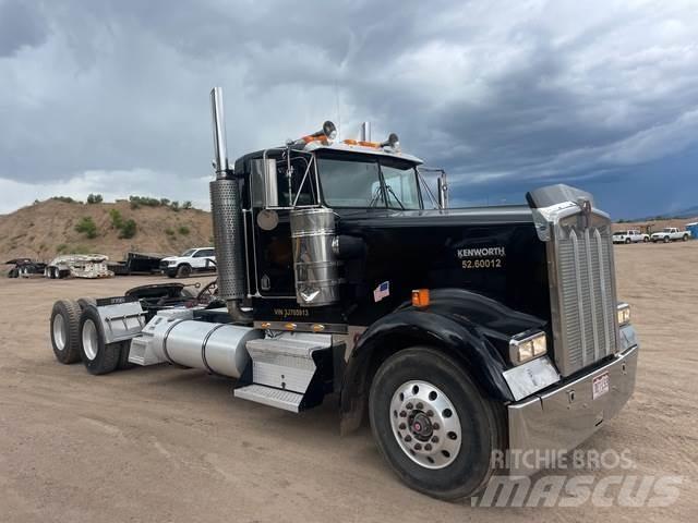 Kenworth W900L 牵引车
