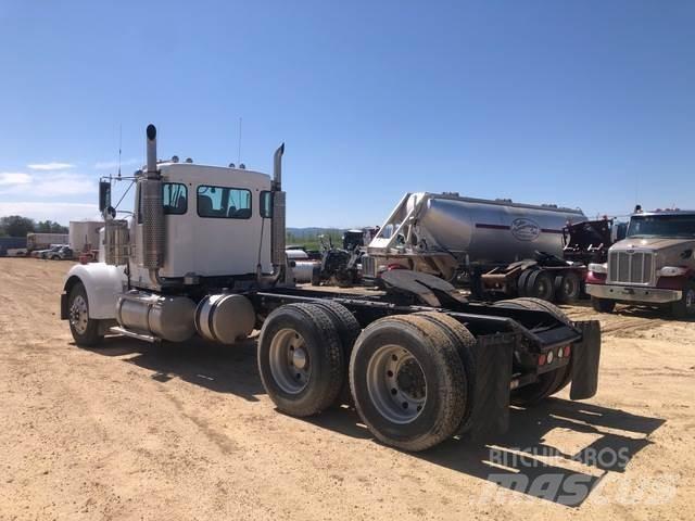 Kenworth W900L 牵引车