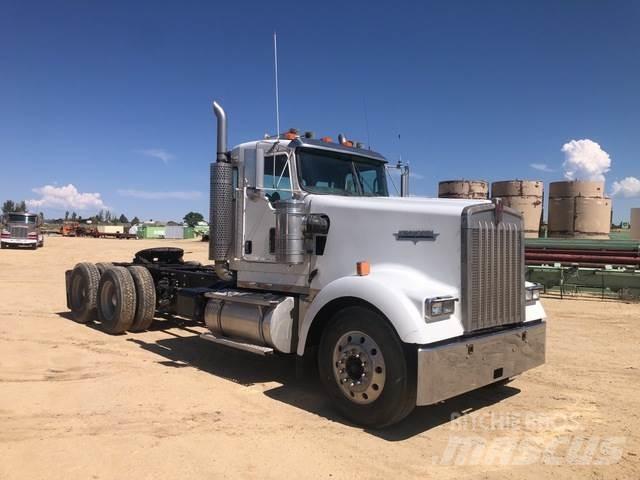 Kenworth W900L 牵引车