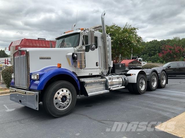 Kenworth W900L 牵引车