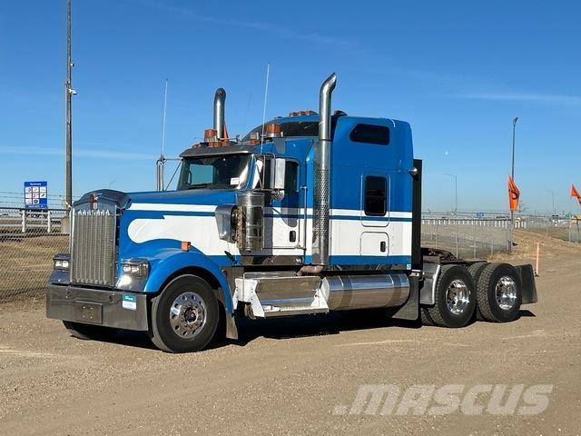 Kenworth W900L 牵引车