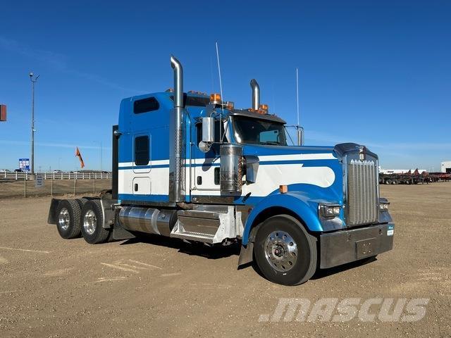 Kenworth W900L 牵引车
