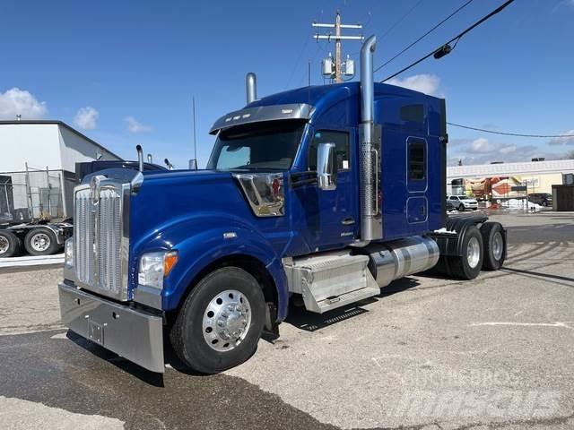 Kenworth W990 牵引车