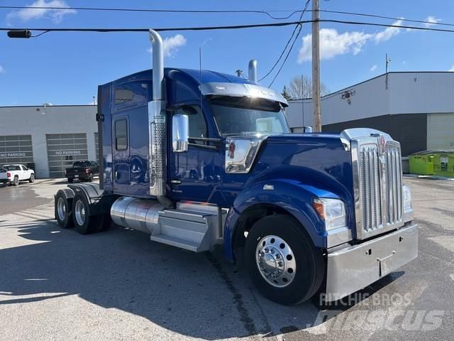 Kenworth W990 牵引车