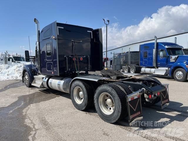 Kenworth W990 牵引车