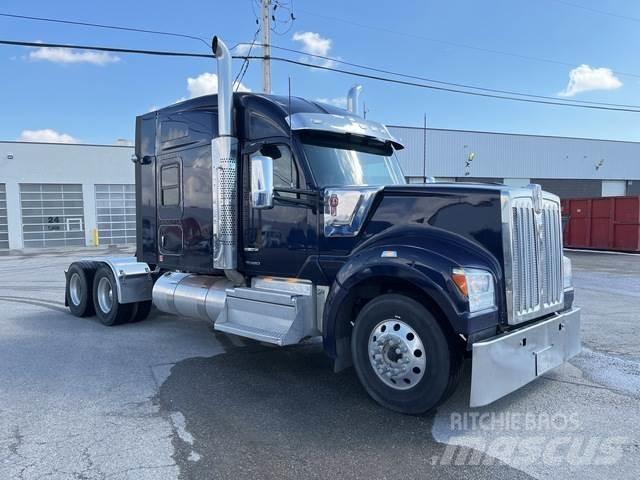 Kenworth W990 牵引车