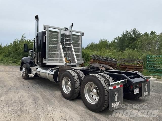Kenworth W990 牵引车
