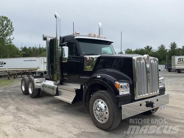 Kenworth W990 牵引车