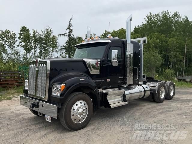 Kenworth W990 牵引车