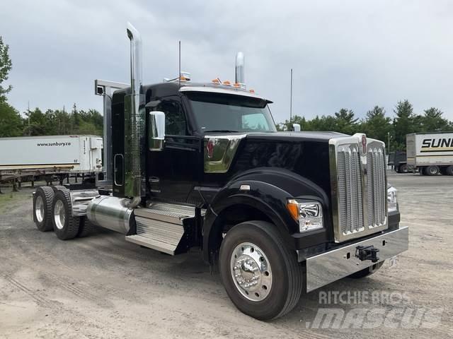 Kenworth W990 牵引车