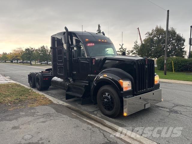 Kenworth W990 牵引车