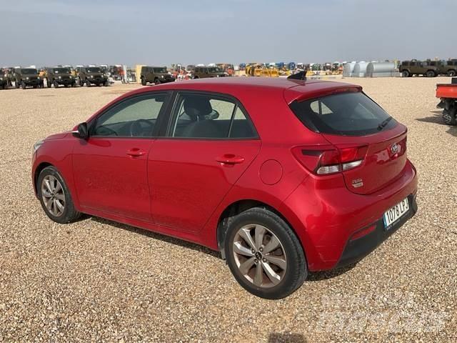 Kia Rio 汽车