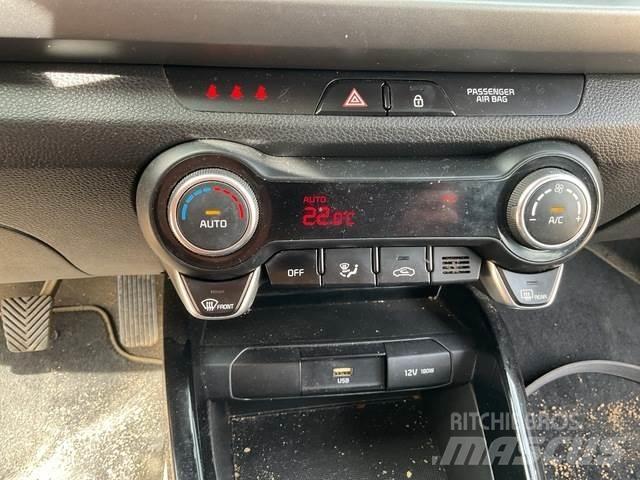 Kia Rio 汽车