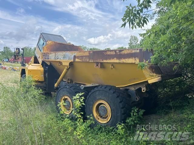 Komatsu  铰接式自卸车