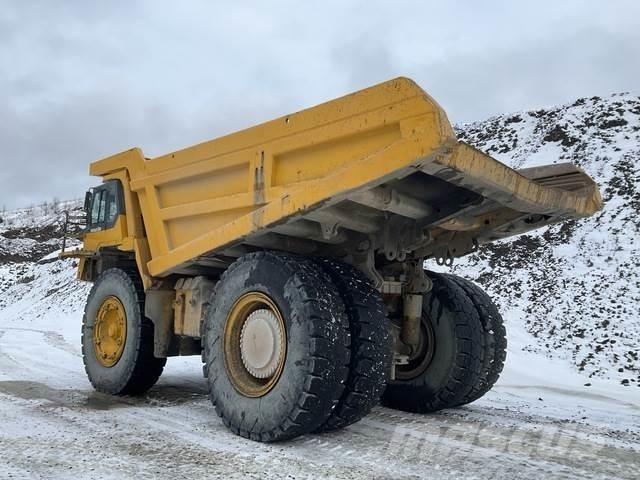 Komatsu 330M 铰接式自卸车