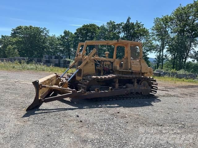 Komatsu D65P-8 履带式推土机