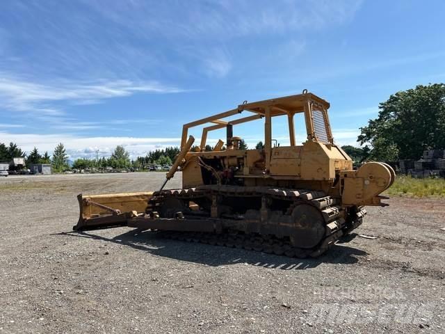 Komatsu D65P-8 履带式推土机