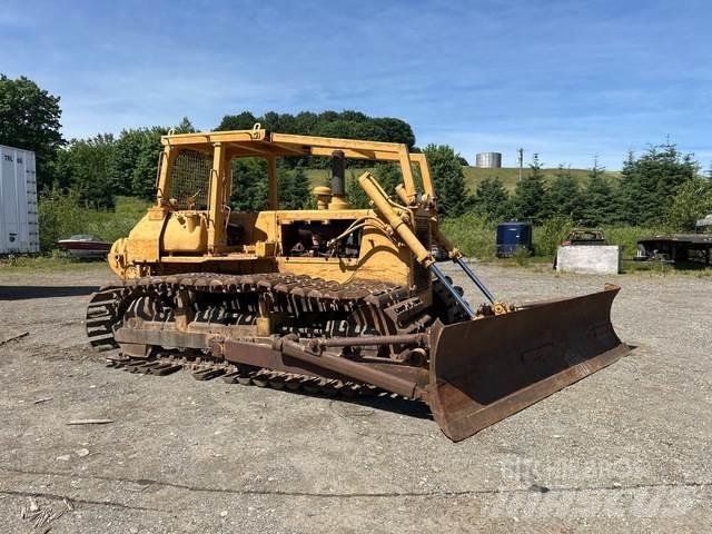 Komatsu D65P-8 履带式推土机