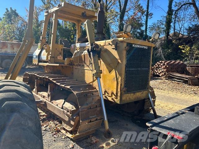 Komatsu D68E-1 履带式推土机