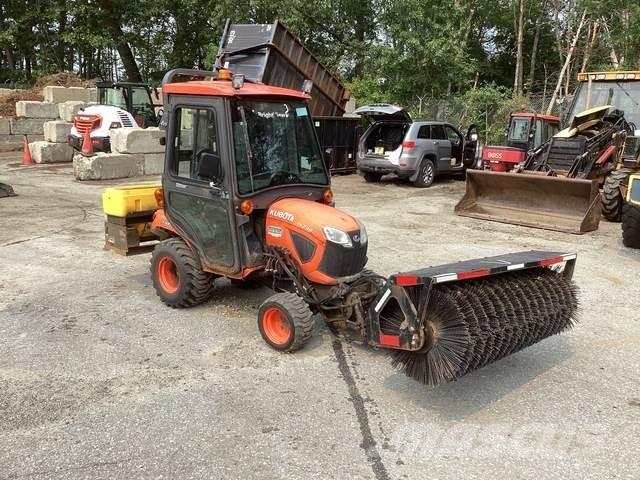 Kubota BX2380 小型拖拉机