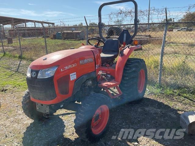 Kubota L3200DT 小型拖拉机
