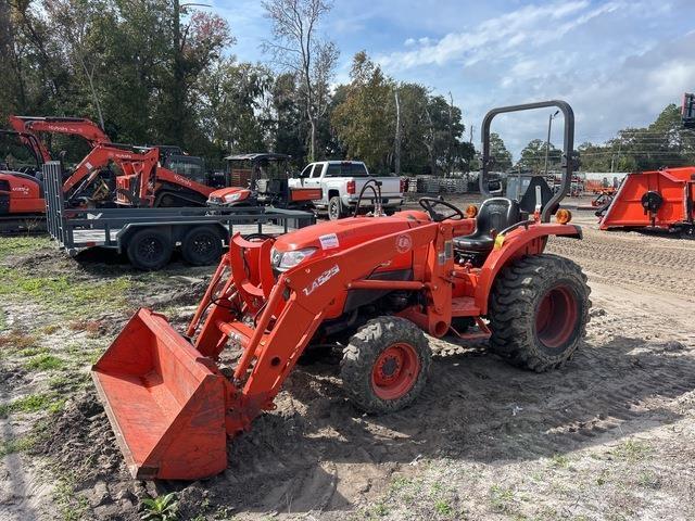 Kubota L3301DT 小型拖拉机