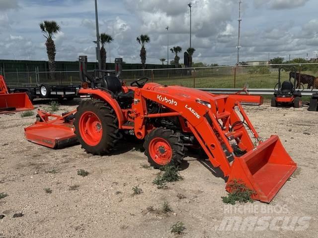 Kubota L3302DT 小型拖拉机