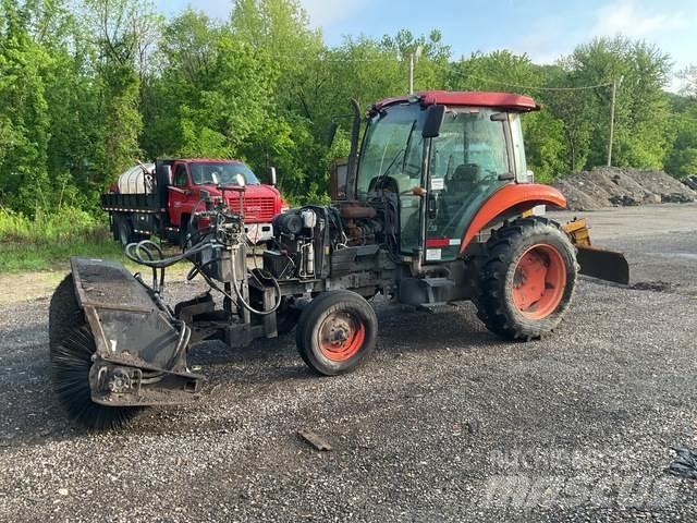 Kubota M5040 室内清扫机