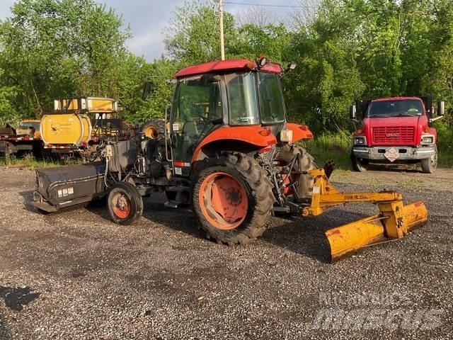 Kubota M5040 室内清扫机