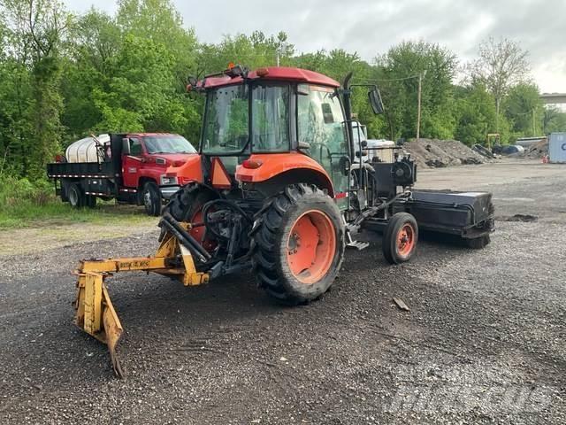 Kubota M5040 室内清扫机