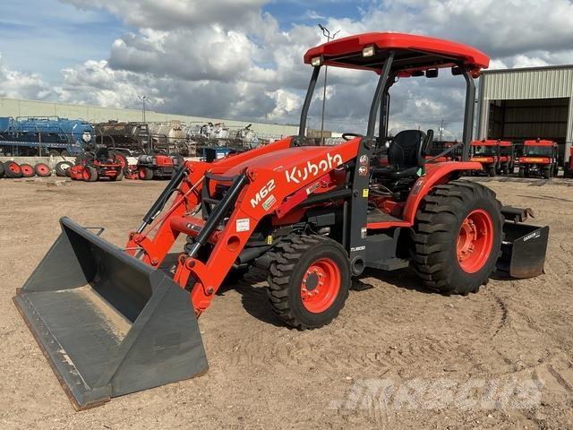 Kubota M62 前装载和挖掘机