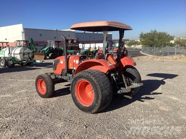 Kubota M7060D 小型拖拉机