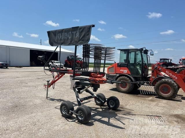 Kubota RA1042T 犁耙和摊草机