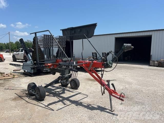Kubota RA1042T 犁耙和摊草机