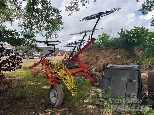 Kubota RA210CR 犁耙和摊草机