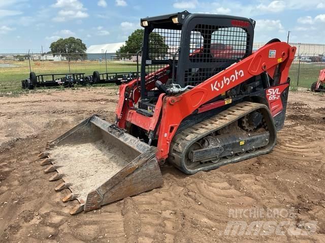 Kubota SVL65-2 滑移装载机