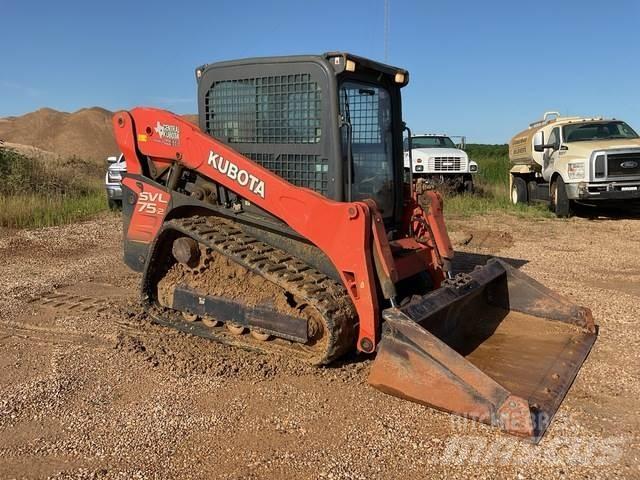 Kubota SVL75-2 滑移装载机
