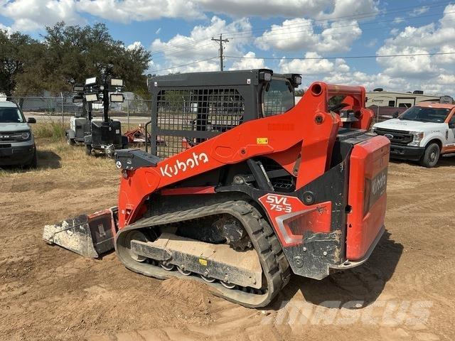 Kubota SVL75-3 滑移装载机