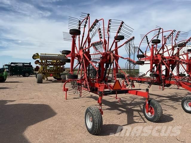 Kuhn GA7501+ 犁耙和摊草机