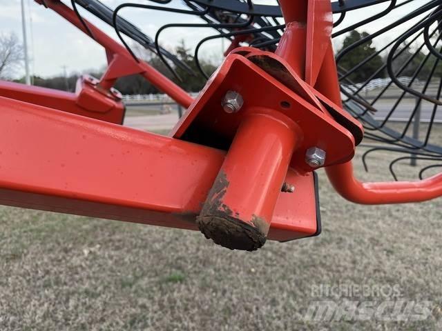 Kuhn SR110 GII 犁耙和摊草机