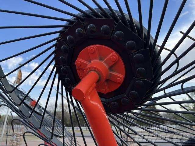 Kuhn SR110 GII 犁耙和摊草机