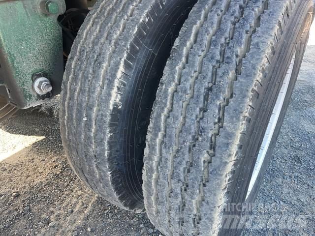 Lucar  保温半挂车