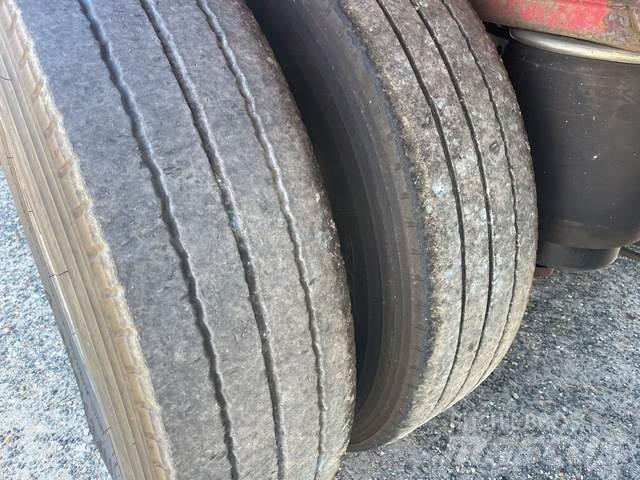 Lucar  保温半挂车