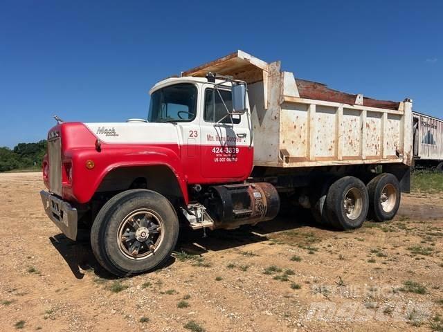 Mack  自卸式货车